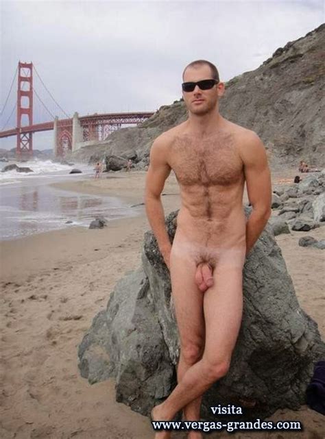 Hombres Desnudos En La Playa