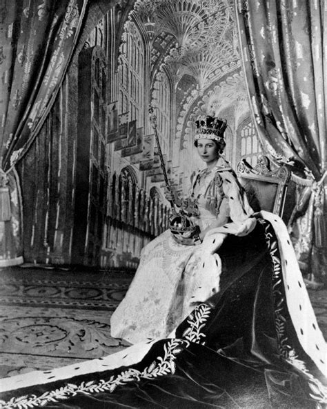 In occasione della cerimonia di incoronazione. La regina Elisabetta e il principe Filippo festeggiano 70 ...