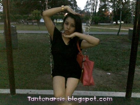Tante Narsis Foto Seksi Mahasiswi Cantik Narsis Di Taman