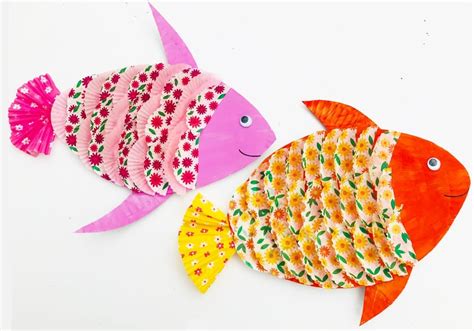 They are organized by type of craft and include simple construction paper crafts, construction paper animals, construction paper strips crafts, weaving crafts, quilling crafts and paper chain crafts. Paper plate fish craft for kids | Arts & Crafts | Mas & Pas