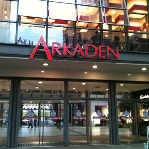 Auf 3 ebenen bieten die arkaden platz für 140 shops, restaurants u. Potsdamer Platz Arkaden - Shopping Mall in Berlin