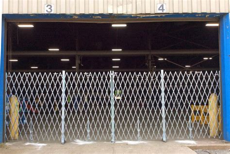 Heavy Duty Pair Folding Security Gates Crowd Control Warehouse