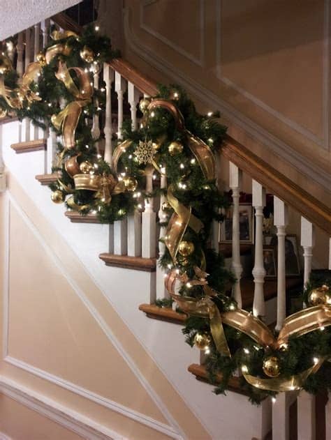 Decorating your staircase banister is a beautiful way of bringing christmas to additional parts of your home ensuring the attention goes beyond the obvious christmas tree. Christmas Garland Banister Maybe do the red plaid bows as ...