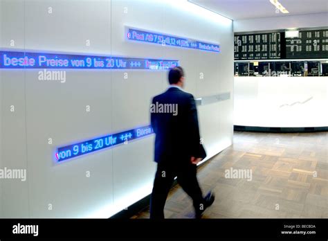 Deutsche Boerse Trading Hi Res Stock Photography And Images Alamy