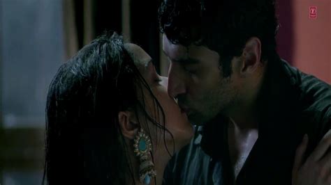 Shraddha Kapoor Hot Kiss And Sex Scene From Aashiqui 2