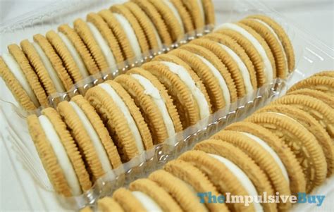 Review Nabisco Cinnamon Bun Oreo Cookies The Impulsive Buy