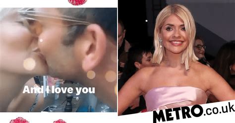 Holly Willoughby Kisses Husband Dan Baldwin In Romantic Video Metro News