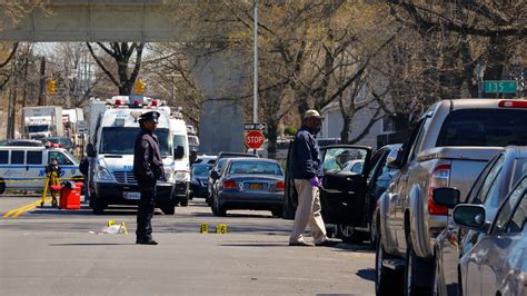 man killed in police shooting in queens authorities say the new york times