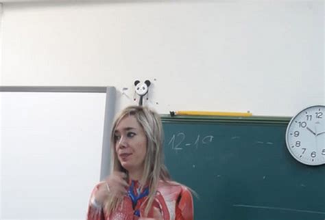 HIT Učiteljica se pojavila U OVOM IZDANJU na času ĐACI SE ODUŠEVILI FOTO Srpskainfo
