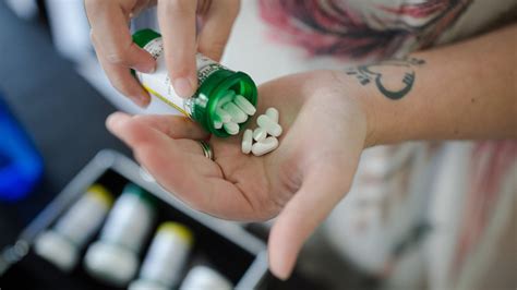 Amid Opioid Crisis Insurers Restrict Pricey Less Addictive