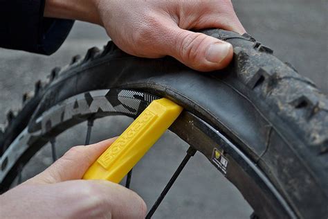 Changing a bike tire is not like understanding the rocket science. Pedro's Bicycle Tire Lever Set » Gadget Flow