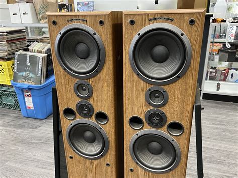 Urban Auctions 2 Pioneer 4 Way Speaker Systems Cs J825q 44 Tall