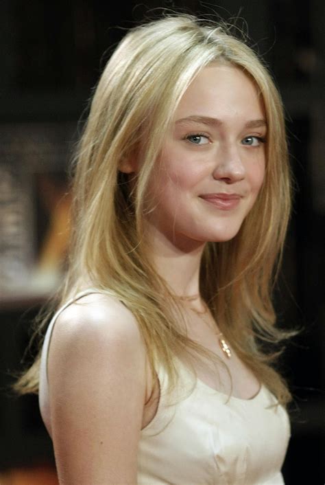 32 Actresses With Blonde Hair Under 30