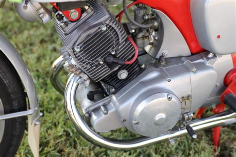 Honda cd 125 t benly. OldMotoDude: Honda Benly 125 sold at the 2019 Barber ...