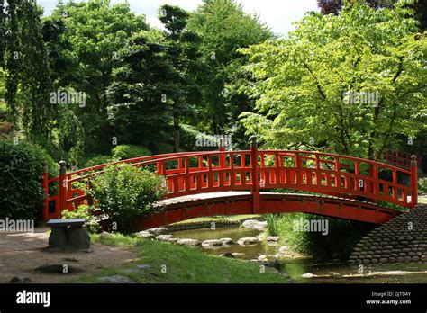 Garden Bridge Japanese Stock Photo Alamy