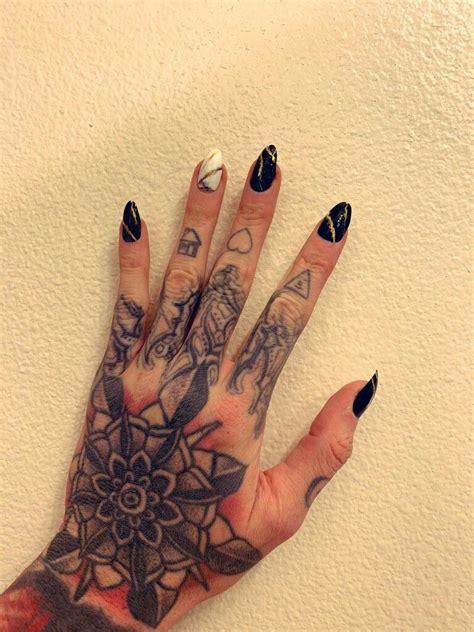 Simple Henna Tattoo Henna Hand Tattoo Hand Tattoos Cool Tattoos