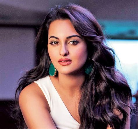 Sonakshi Sinha’s Dramatic Weight Loss Has Us Worried About Her Health
