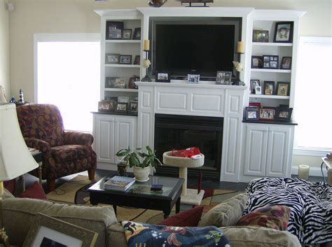Love pictures around tv and love that theres a wall decal above tv. TV Over Fireplace Ideas | Familyroom with Fireplace and 52 ...