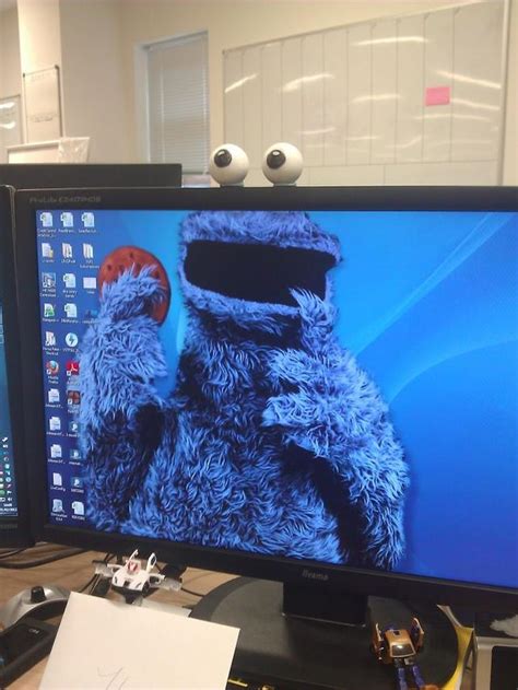 17 Hilariously Genius Desktop Wallpapers That Will Make You Look Twice