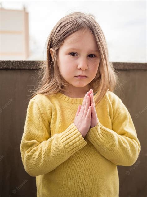 Free Photo Beautiful Little Girl Praying