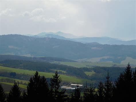 Bílé Karpaty a slovenské kopce zpod vrcholu Klášťova Flickr