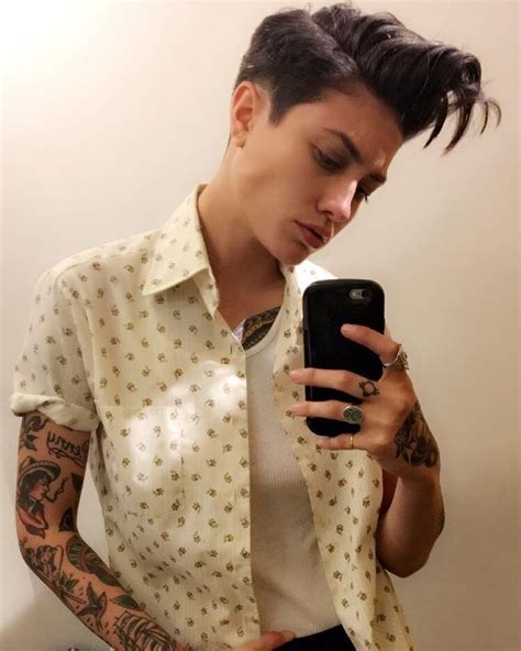 Non Binary Androgynous Fluffy Haircuts - 101 Best Non Binary Fashion Inspiration | Androgynous 