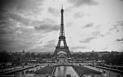 Eiffel Tower At Night Wallpaper Black And White