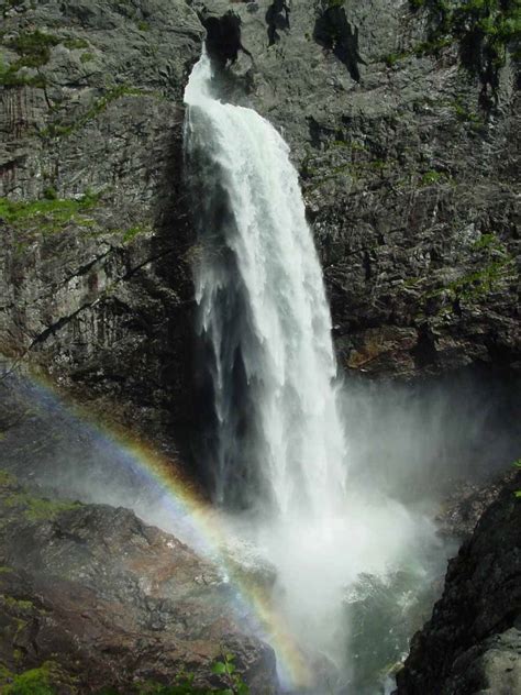 What Makes A Waterfall A Waterfall? - World of Waterfalls