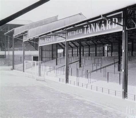Kenilworth Road Luton Town In The 1970s Football Stadiums Stadium