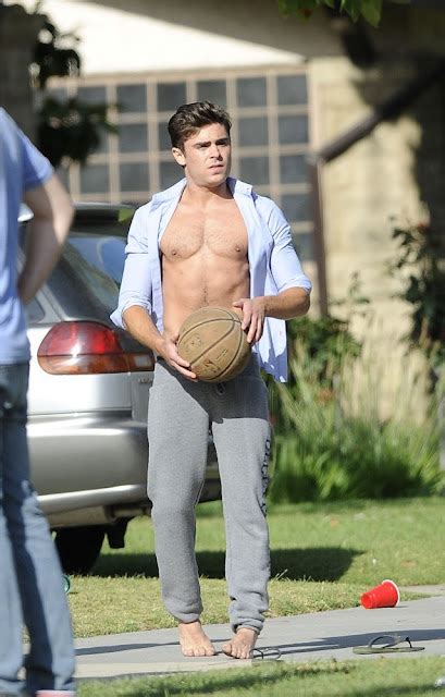 Zac Efron Sculpted Chest Flash Oh Yes I Am