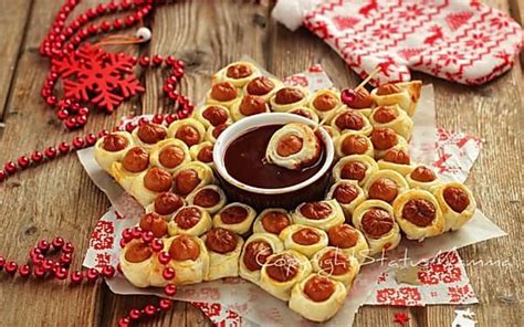 Sbucciate e lessate le patate, riducetele in purea e fatele raffreddare. 3 creme o mousse salate veloci e sfiziose per antipasti ...