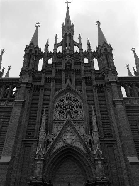 dark gothic church Готическая архитектура Католическая церковь Архитектура