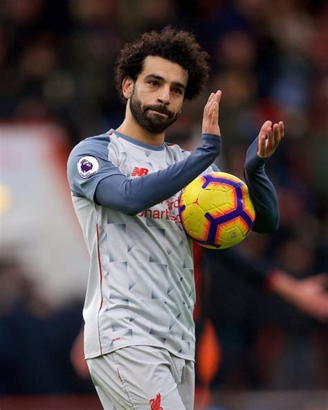 يُعدّ اللاعب الإنجليزي آلان شيرر الهدّاف التاريخي للدوري الإنجليزي الممتاز برصيد 260 هدف، علماً بأنّه نال جائزة الحذاء الذهبي لأفضل هدّاف في الدوري الإنجليزي الممتاز 3 مرّات خلال مسيرته المهنيّة. محمد صلاح ينتزع صدارة ترتيب هدافي الدوري الإنجليزي | صحيفة المواطن الإلكترونية