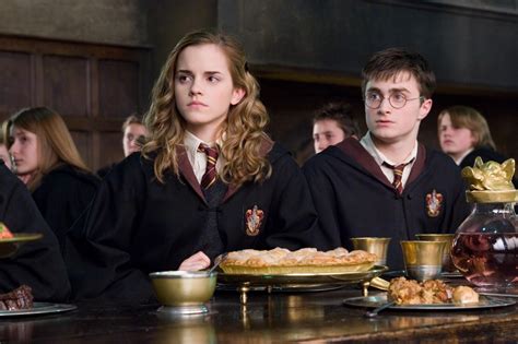 Harry'nin doğum gününü dursley'ler kutlamadan geçeceklerdir. 'Harry Potter' Movies Will Finally Start Streaming Online