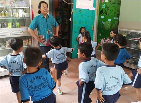 Permainan ini boleh melibatkan semua pelajar dalam. Permainan Anak Tk Di Dalam Kelas - Berbagai Permainan