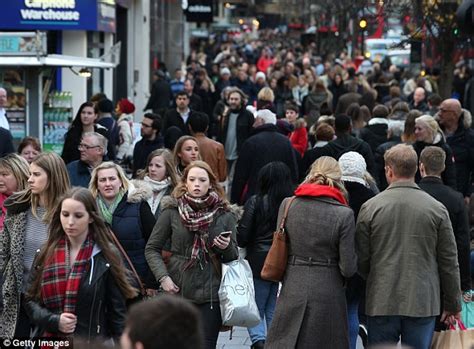 Panic Saturday Shoppers In Billion Pound Dash For Last Minute Christmas