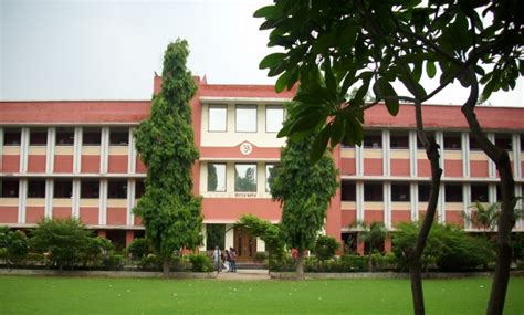 Hans Raj College New Delhi Courses And Fees 2024 25