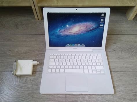 Apple Macbook White 13 Early 2008 Core2duo 24ghz Cpu 4gb Ram