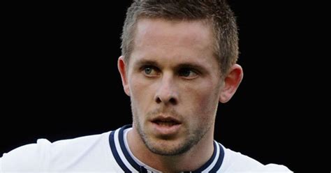 We know player swap deals are rare and the last one that i can think of involving daniel levy was the deal sending gylfi. Tottenham's Gylfi Sigurdsson ready for Manchester United ...