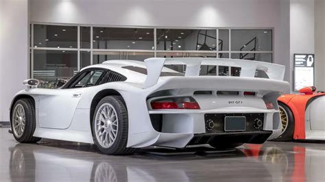 Редчайший суперкар Porsche 911 Gt1 Straßenversion может уйти за