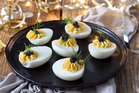 Geschmacklich ist der kuchen mit sonnenblumöl am leckersten. Russische Eier mit Kaviar - Fingerfood - Rezept - Sweets ...