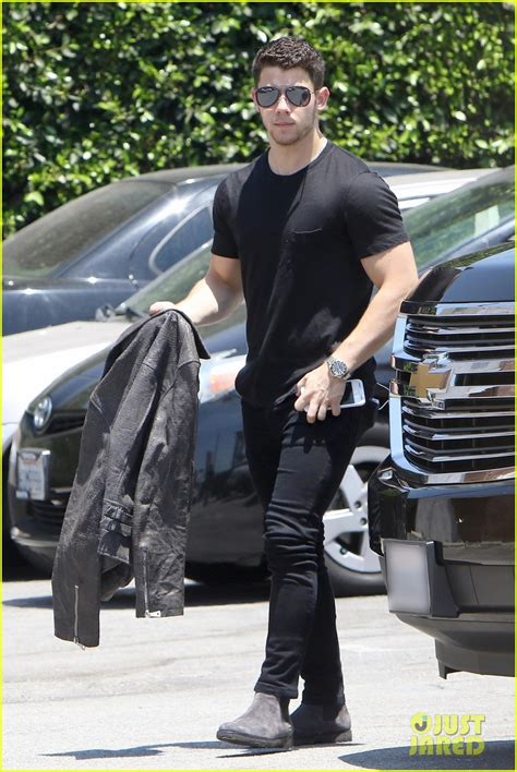 photo nick jonas shows off his buff biceps in a tight t shirt 08 photo 3934170 just jared