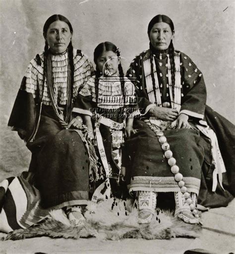 sicangu women 1905 native american warrior native american clothing native american photos