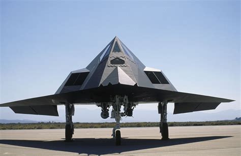 Why The F 117 Nighthawk Is Such A Badass Plane F 117 Nighthawk Us