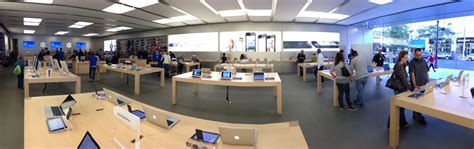 Seberat apapun kerusakan iphone anda dan separah apapun masalah mac anda seperti yang sudah saya katakan tadi bahwa ibenerin adalah service center spesialis produk apple terbaik di jakarta, kenapa saya katakan seperti itu? Love Apple...(panoramic) at the new downtown location ...