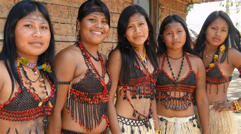 Indias Munduruku Os Munduruku estão situados em regiões e territórios diferentes nos estados do