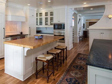 Traditional Eat In Kitchen In White Kitchen Island With Stove Eat In