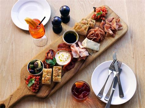 Oggi vi presento una nuova ricetta semplice e gustosa: Come preparare la tavola per l'aperitivo: 5 idee trendy