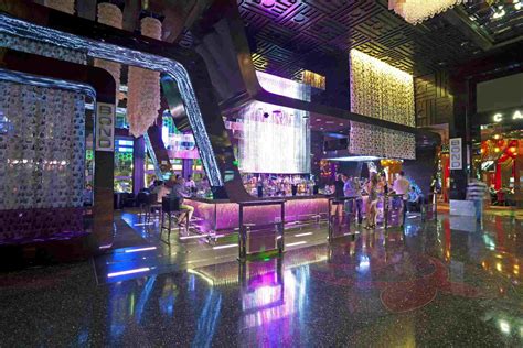 Las Vegas Bars That Will Keep You Busy All Night