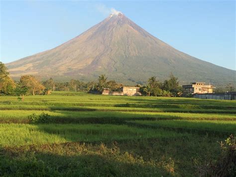 Mt Mayon Vocano Legaspi Philippines An Active Volcano Known For Its